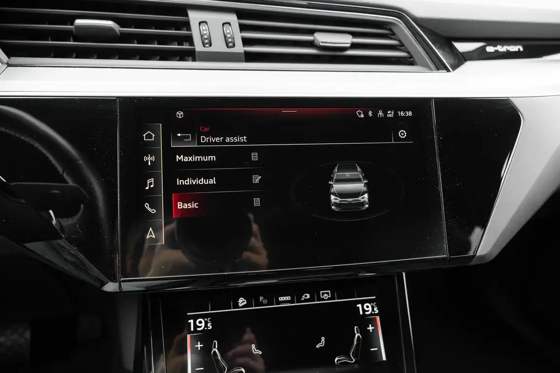 AUDI E-TRON