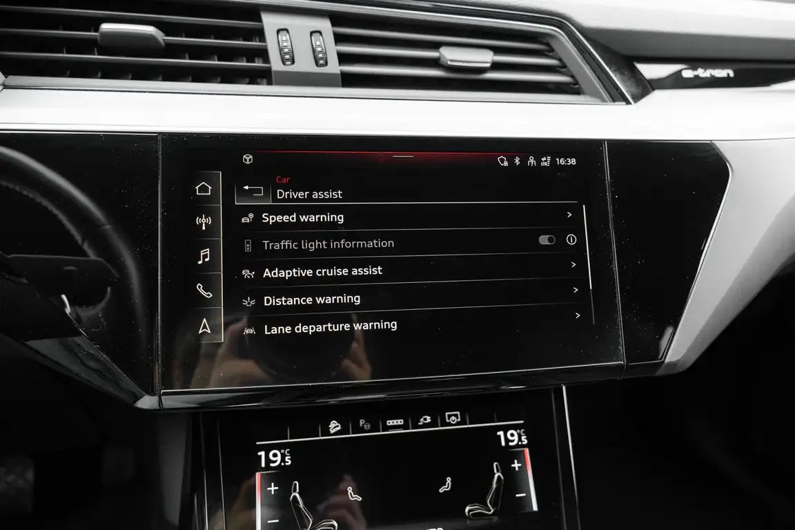 AUDI E-TRON