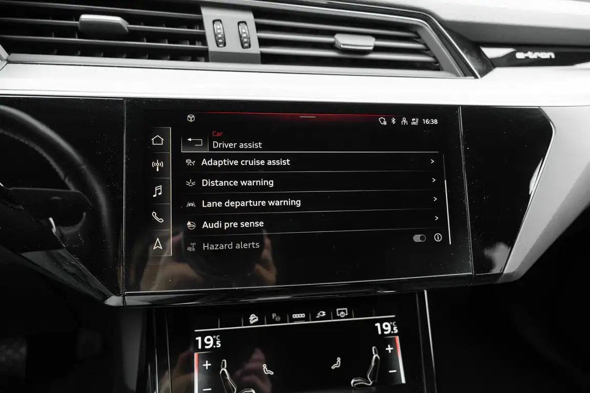 AUDI E-TRON