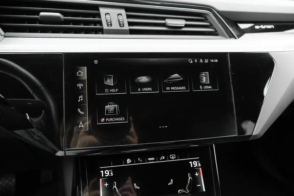 AUDI E-TRON