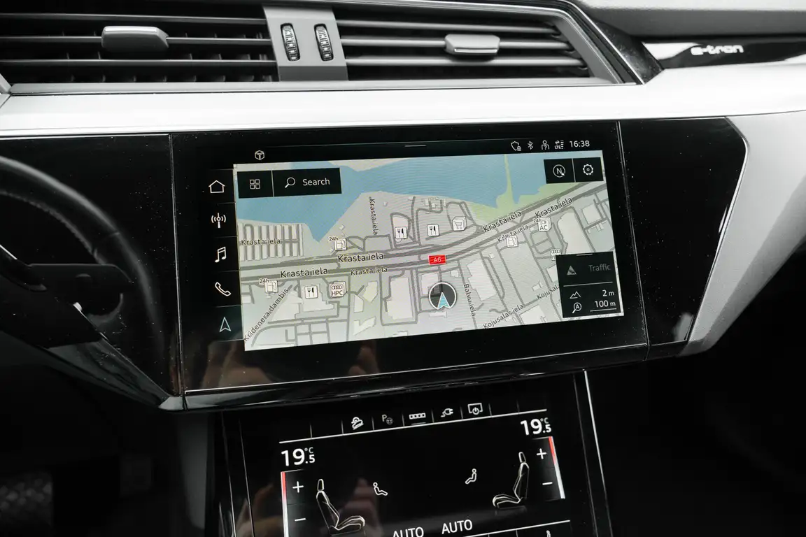 AUDI E-TRON
