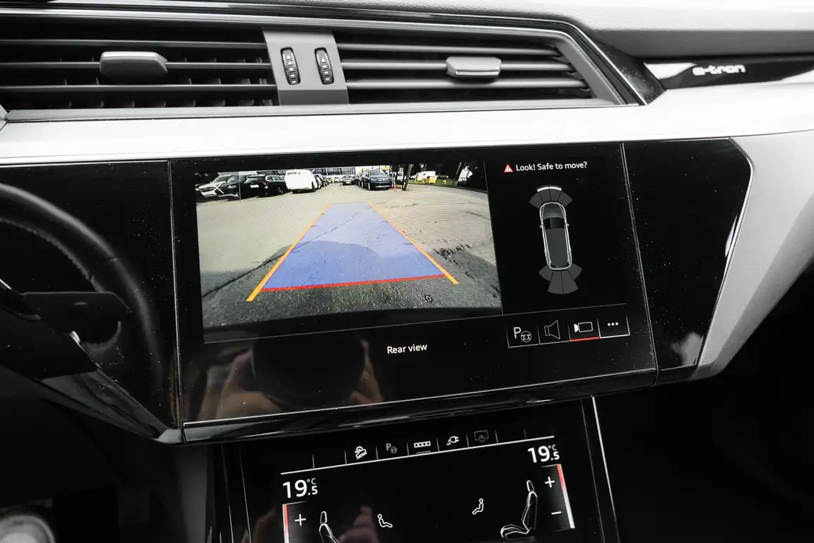 AUDI E-TRON
