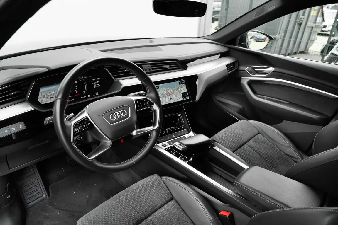 AUDI E-TRON