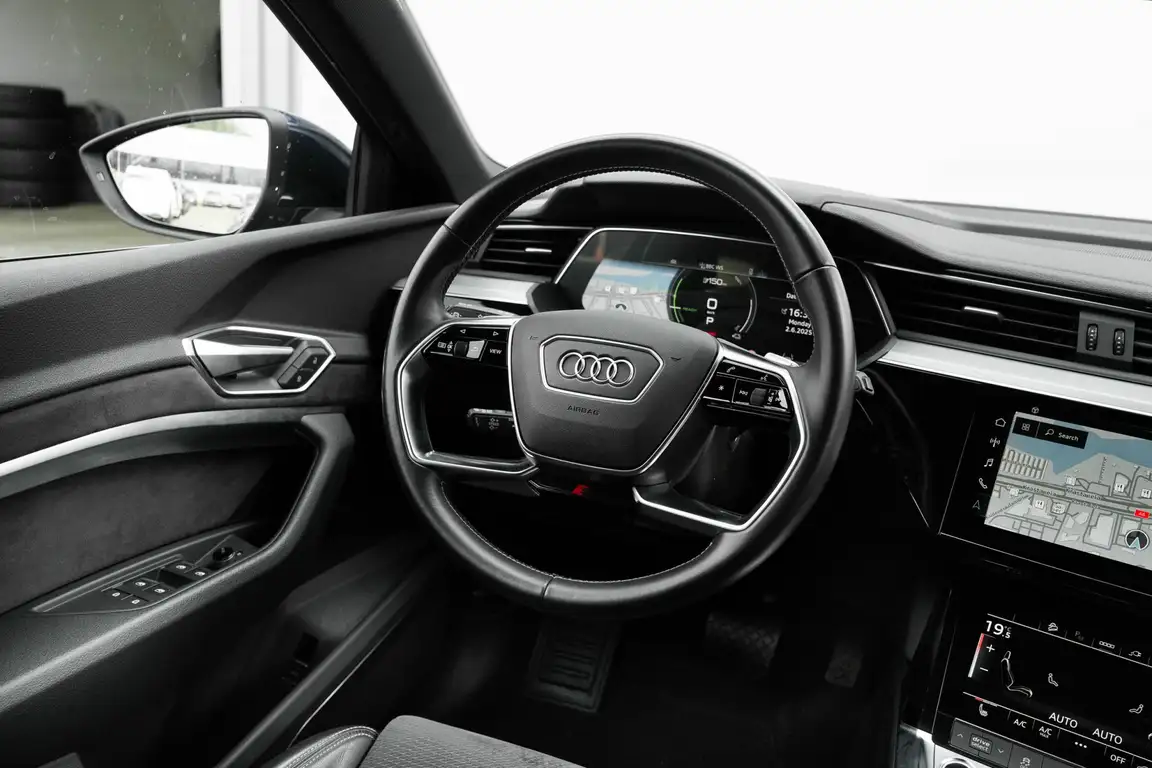 AUDI E-TRON