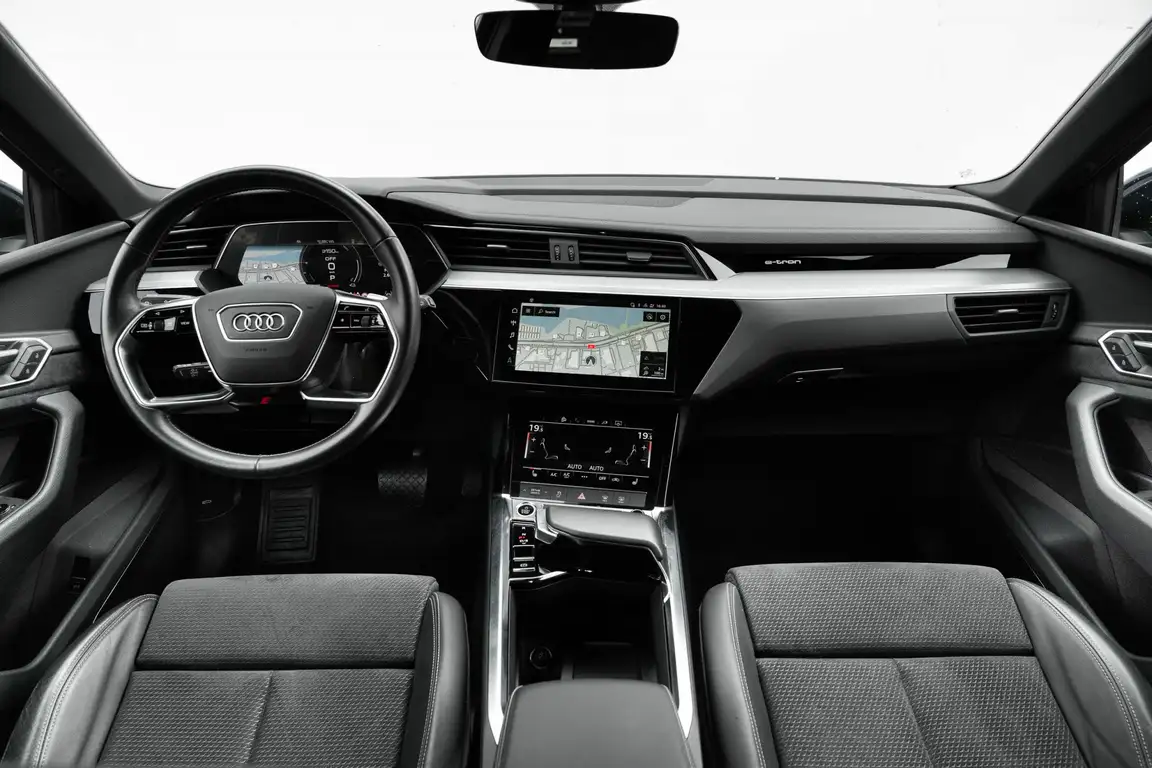 AUDI E-TRON