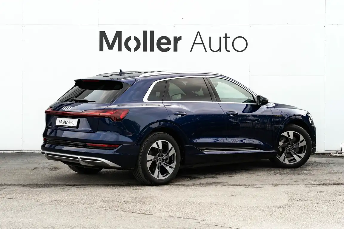 AUDI E-TRON