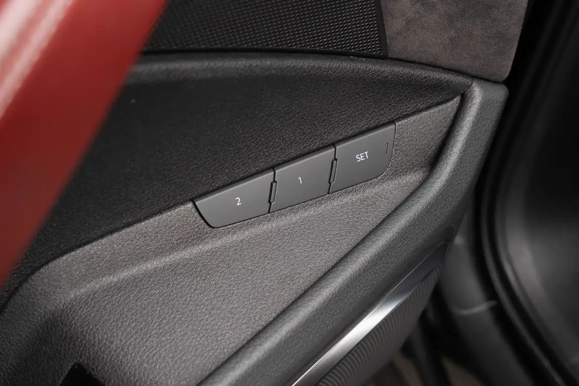 AUDI E-TRON S