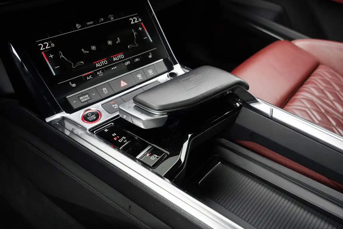 AUDI E-TRON S