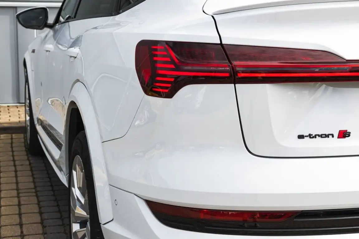 AUDI E-TRON S