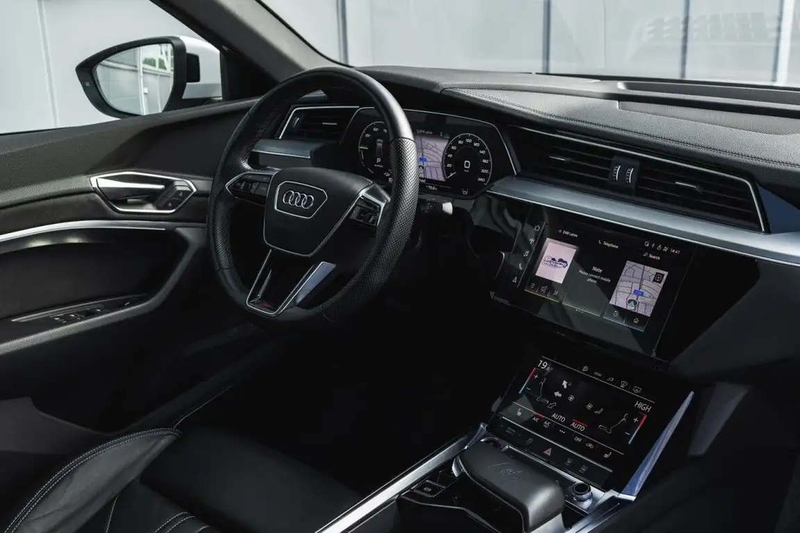 AUDI E-TRON S