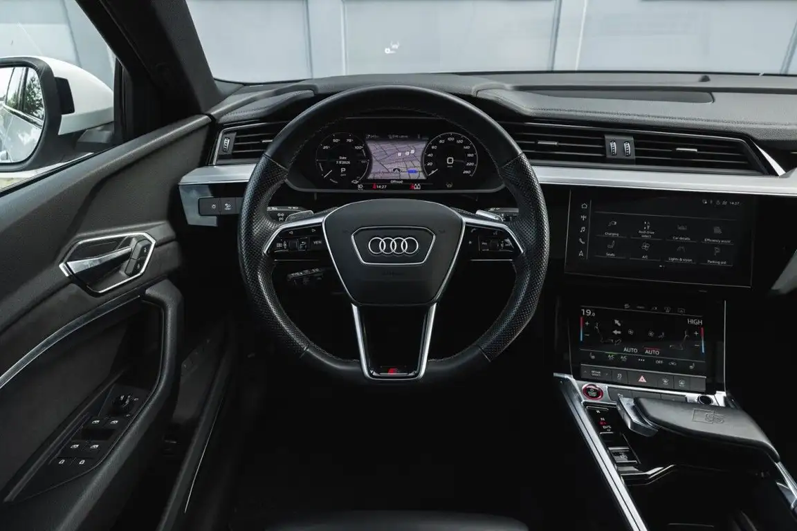 AUDI E-TRON S