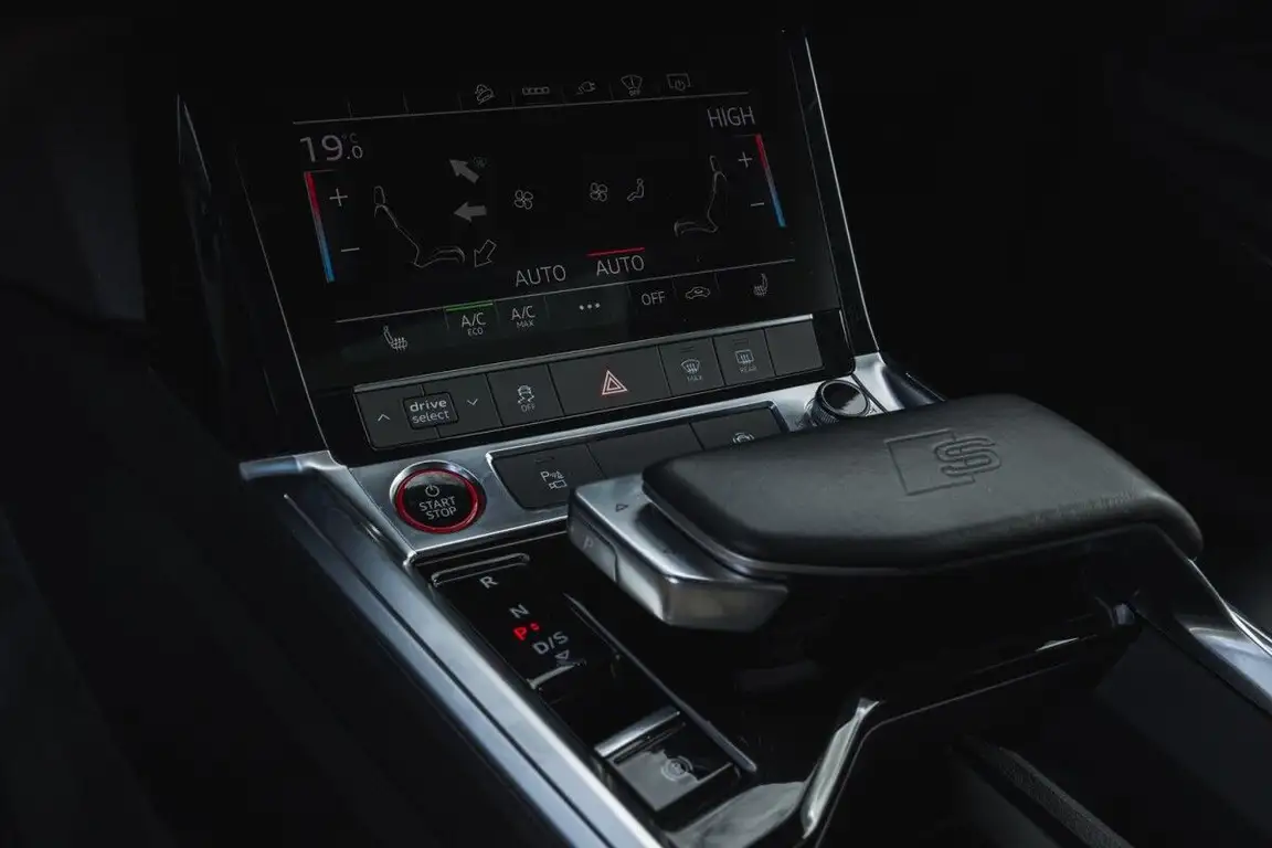 AUDI E-TRON S