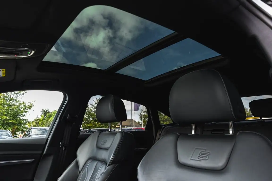 AUDI E-TRON S