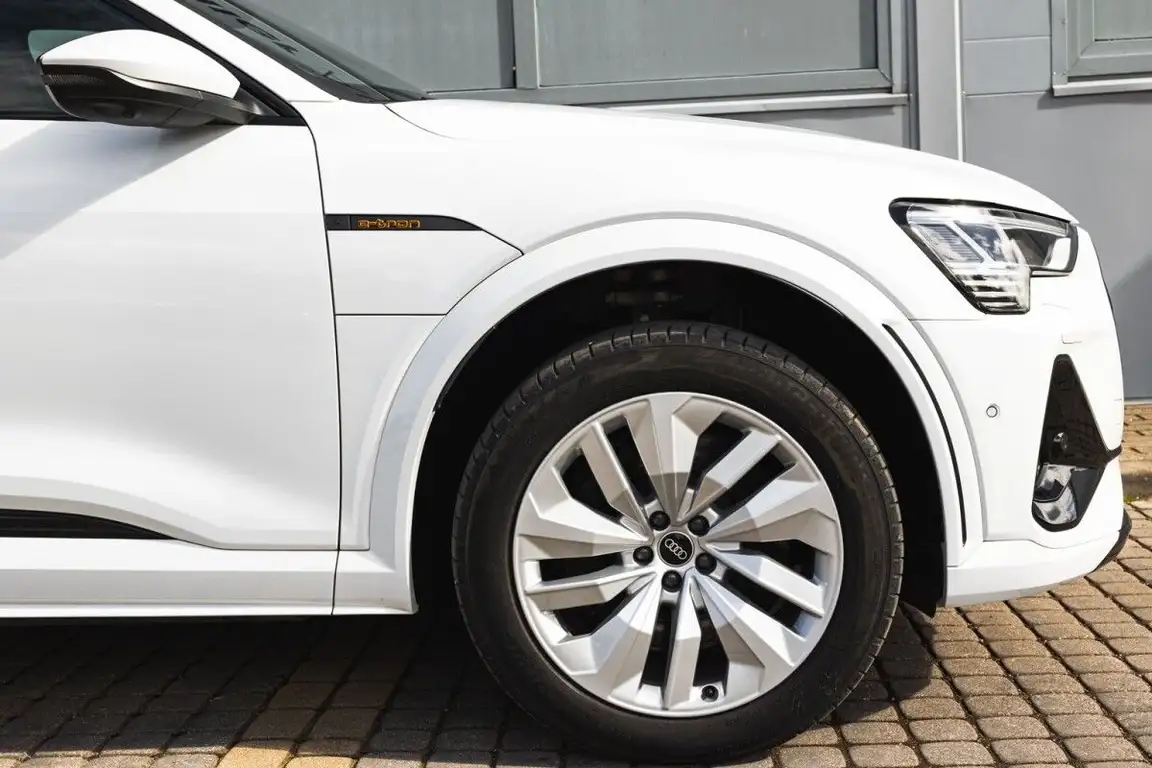 AUDI E-TRON S