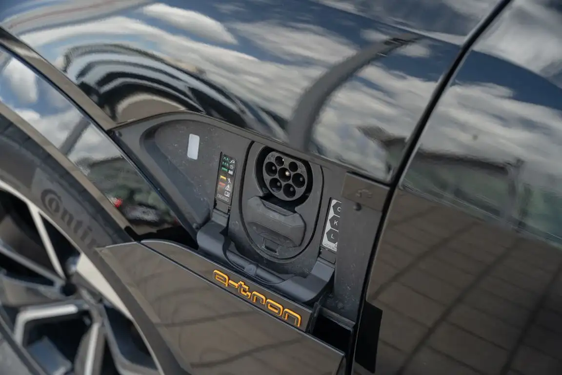 AUDI E-TRON S