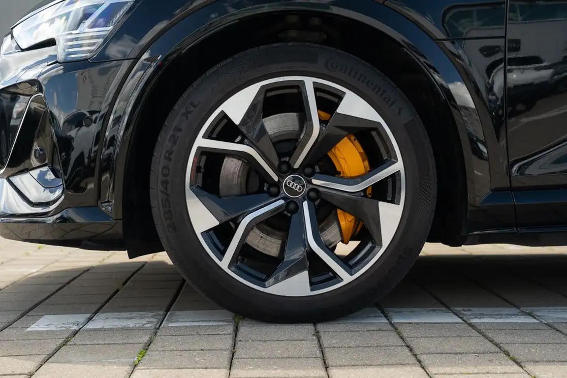 AUDI E-TRON S