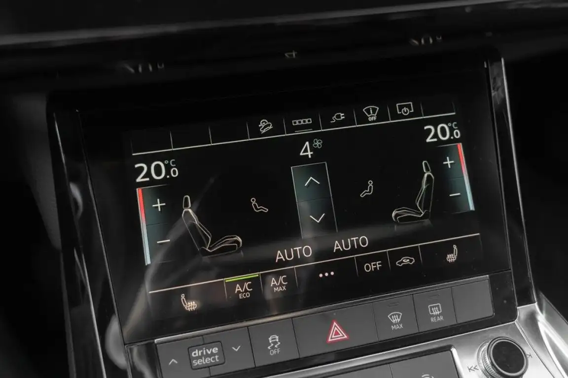 AUDI E-TRON S