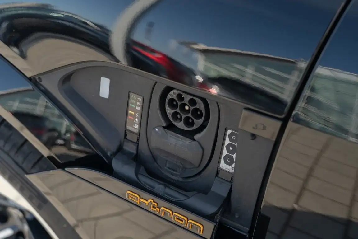 AUDI E-TRON S