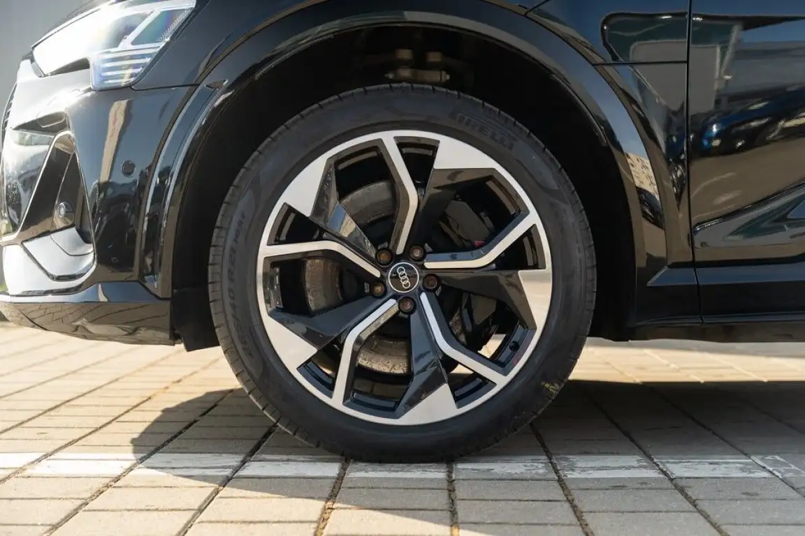 AUDI E-TRON S