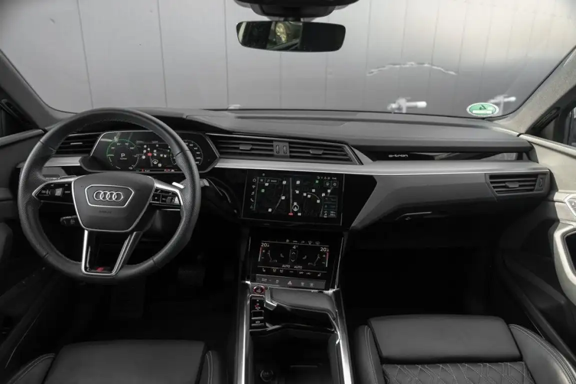 AUDI E-TRON S