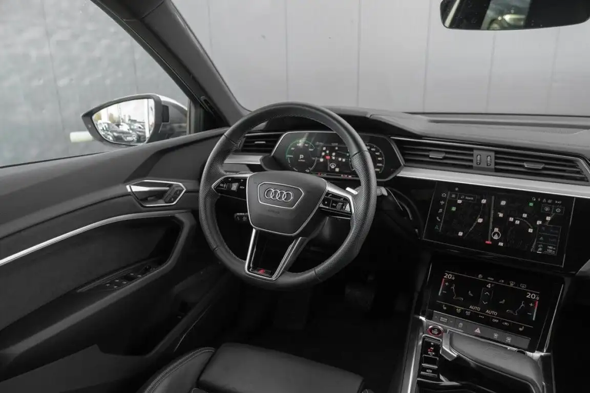 AUDI E-TRON S