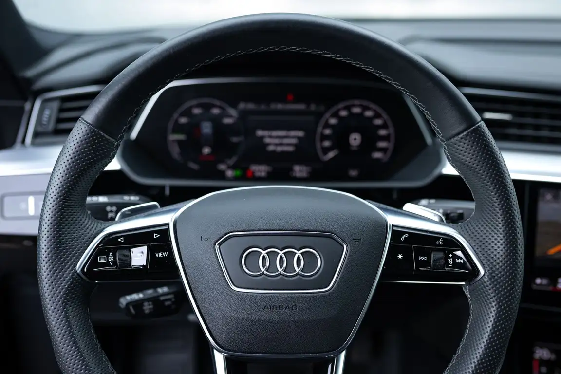 AUDI E-TRON S
