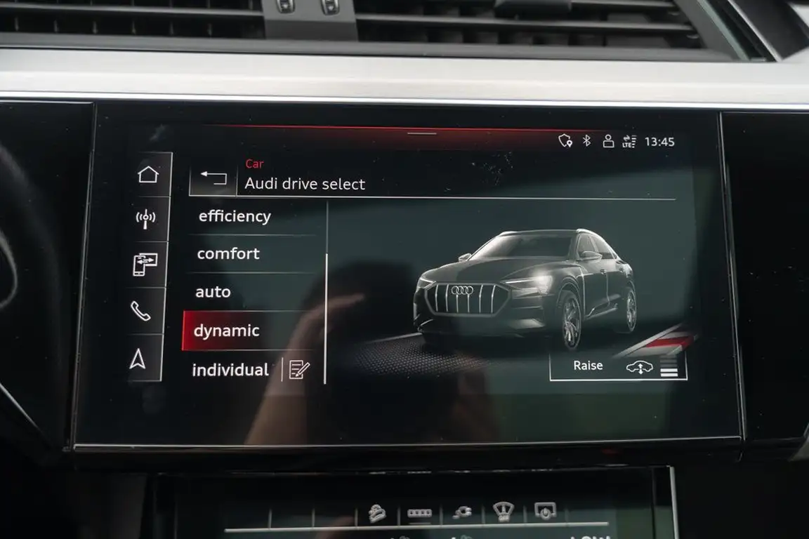 AUDI E-TRON S
