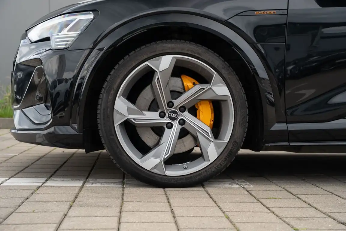AUDI E-TRON S