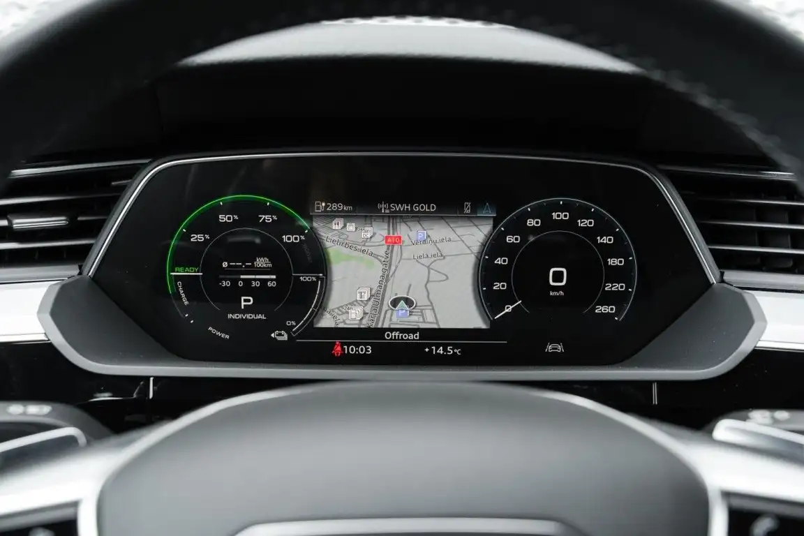 AUDI E-TRON