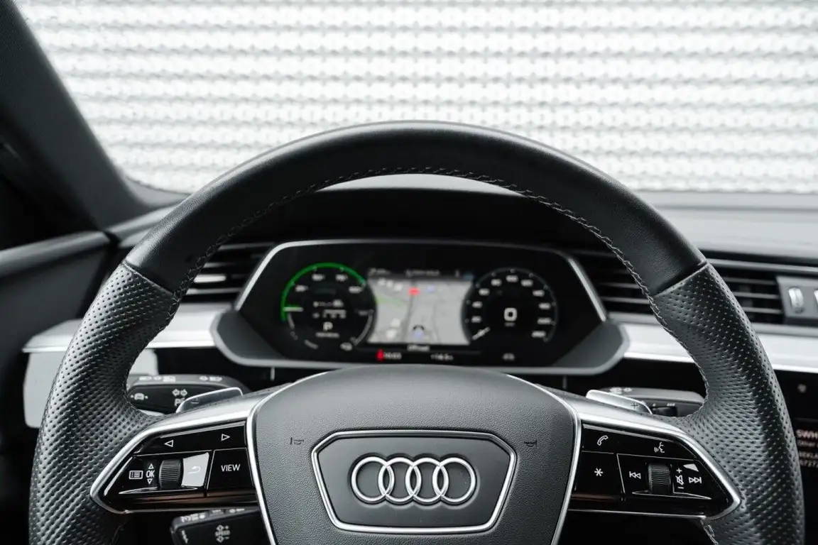AUDI E-TRON