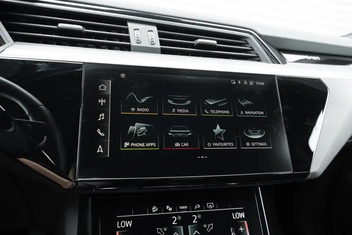 AUDI E-TRON