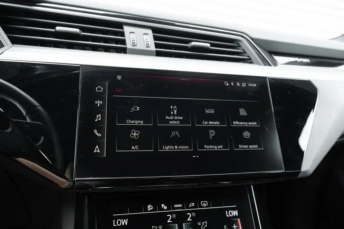 AUDI E-TRON