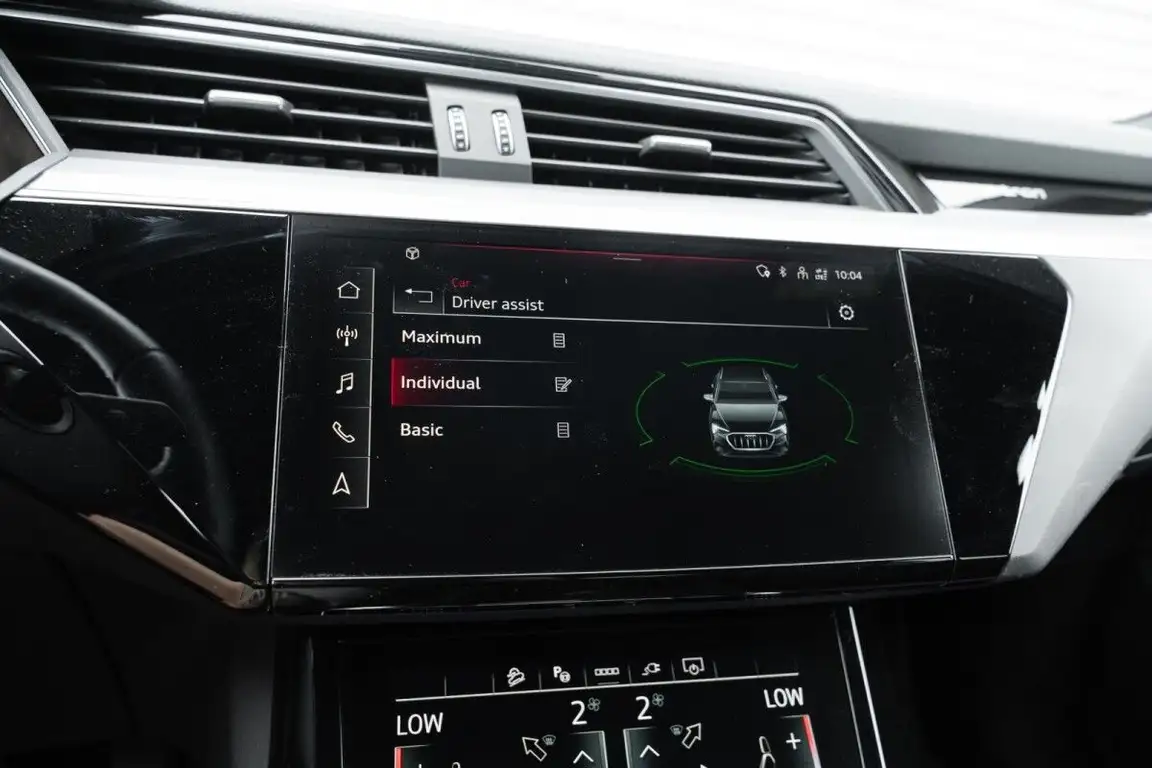 AUDI E-TRON