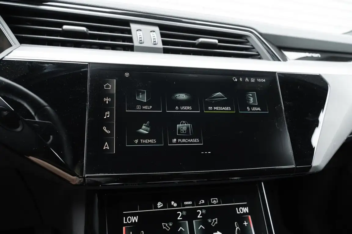 AUDI E-TRON
