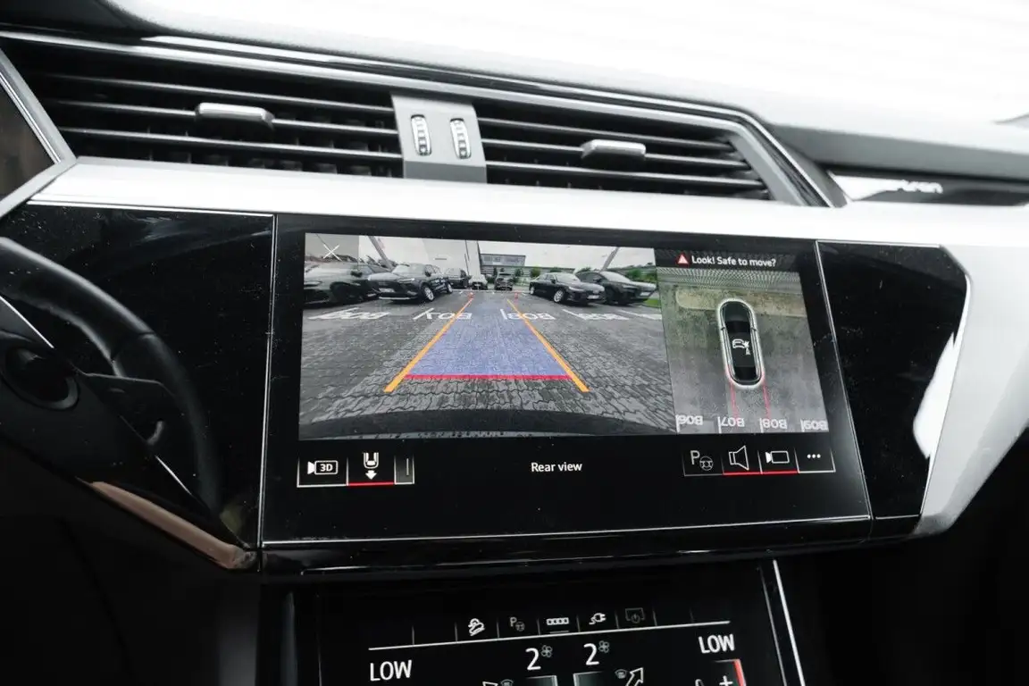 AUDI E-TRON