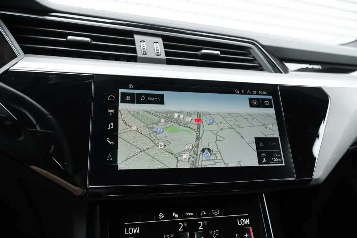AUDI E-TRON