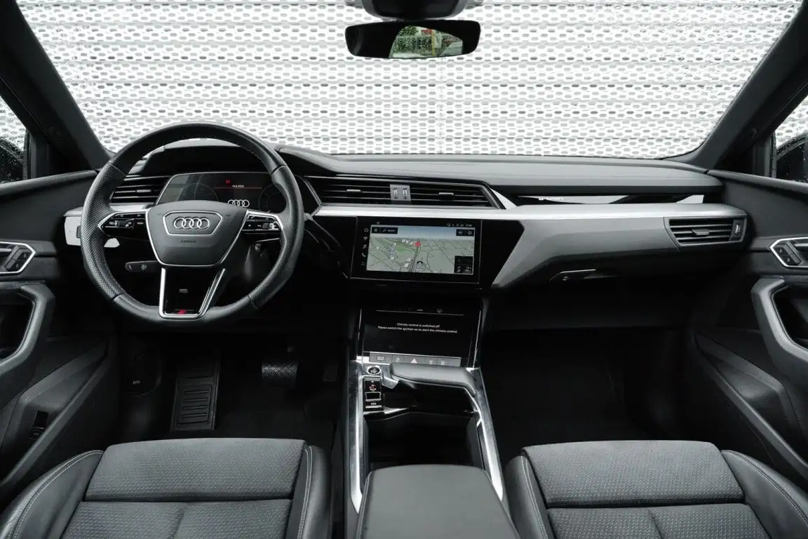 AUDI E-TRON