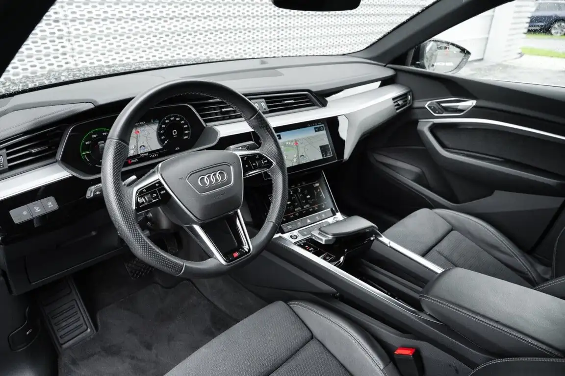 AUDI E-TRON