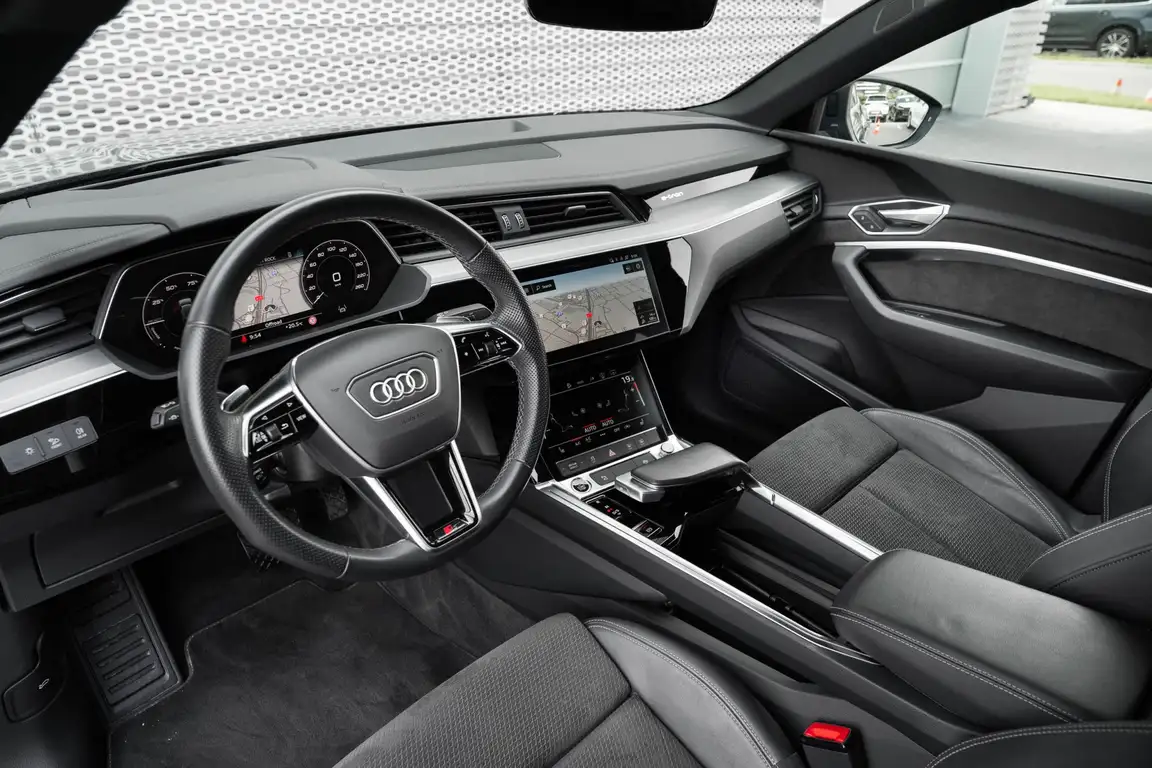 AUDI E-TRON