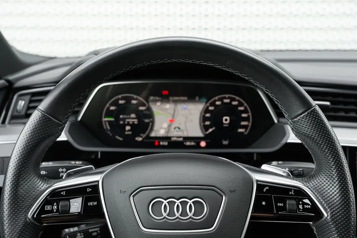 AUDI E-TRON