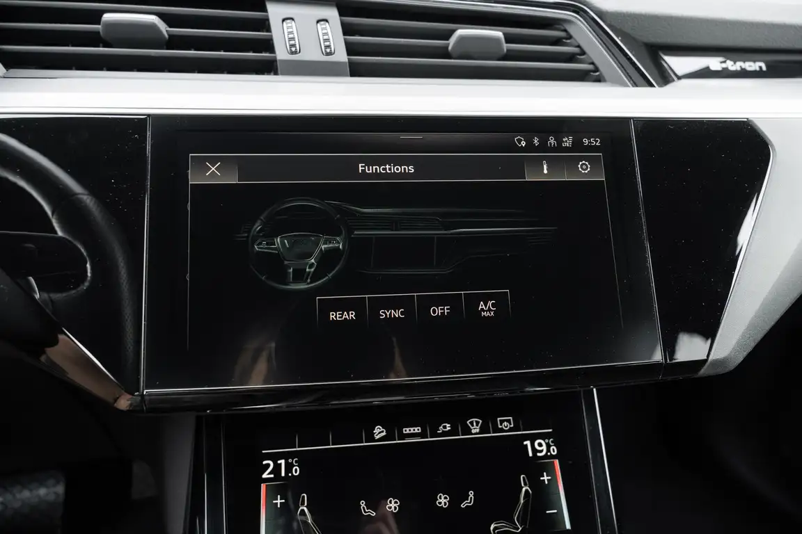 AUDI E-TRON