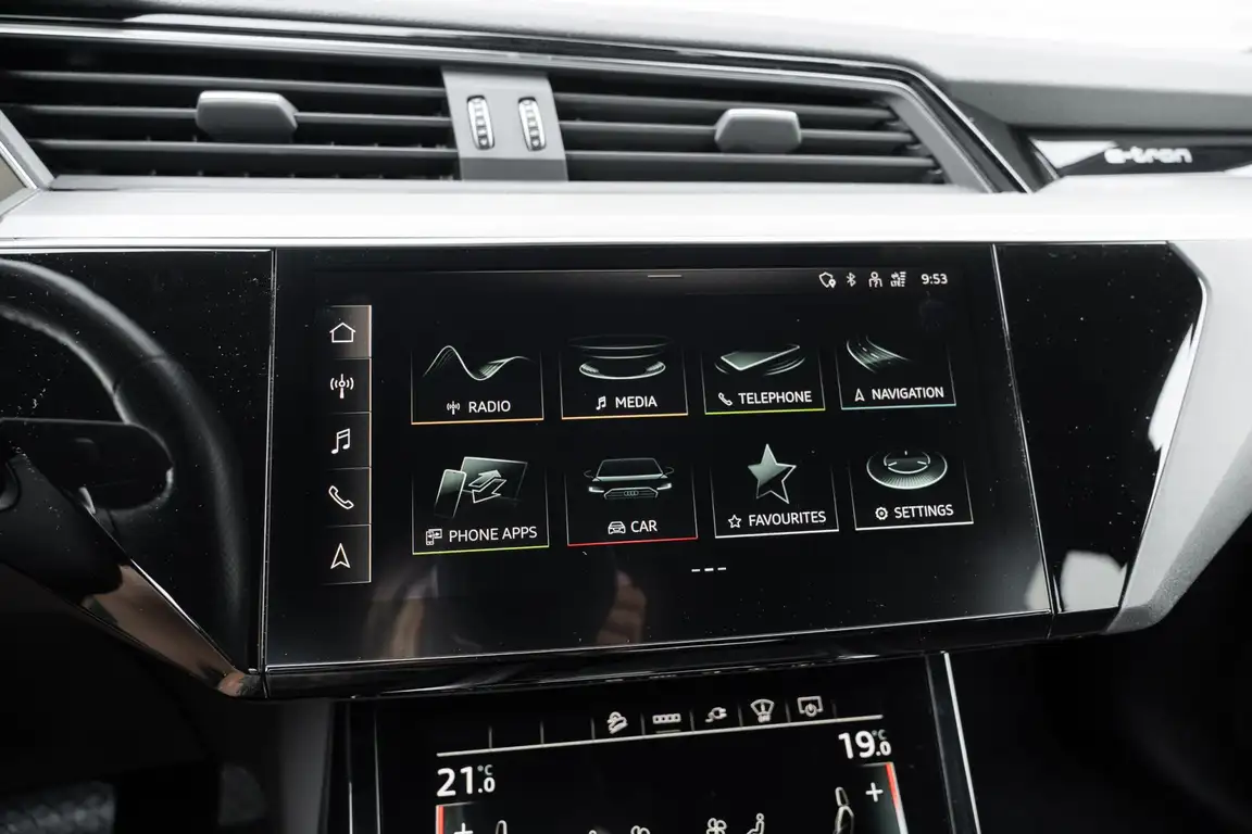 AUDI E-TRON