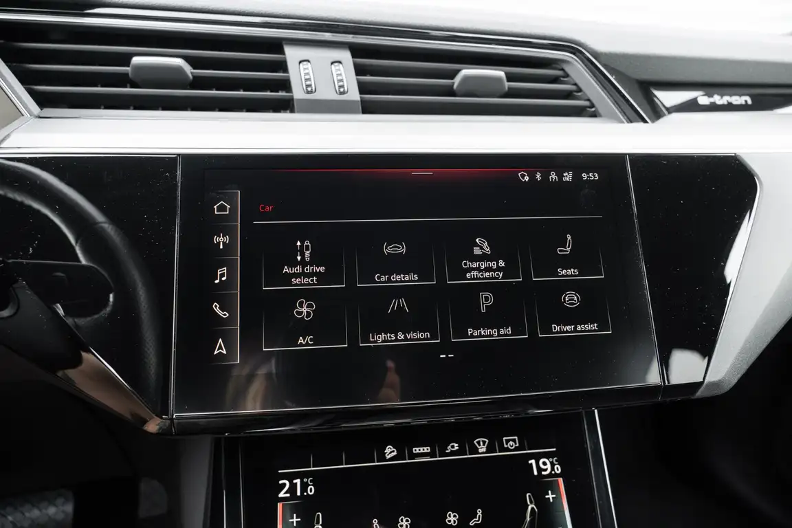 AUDI E-TRON