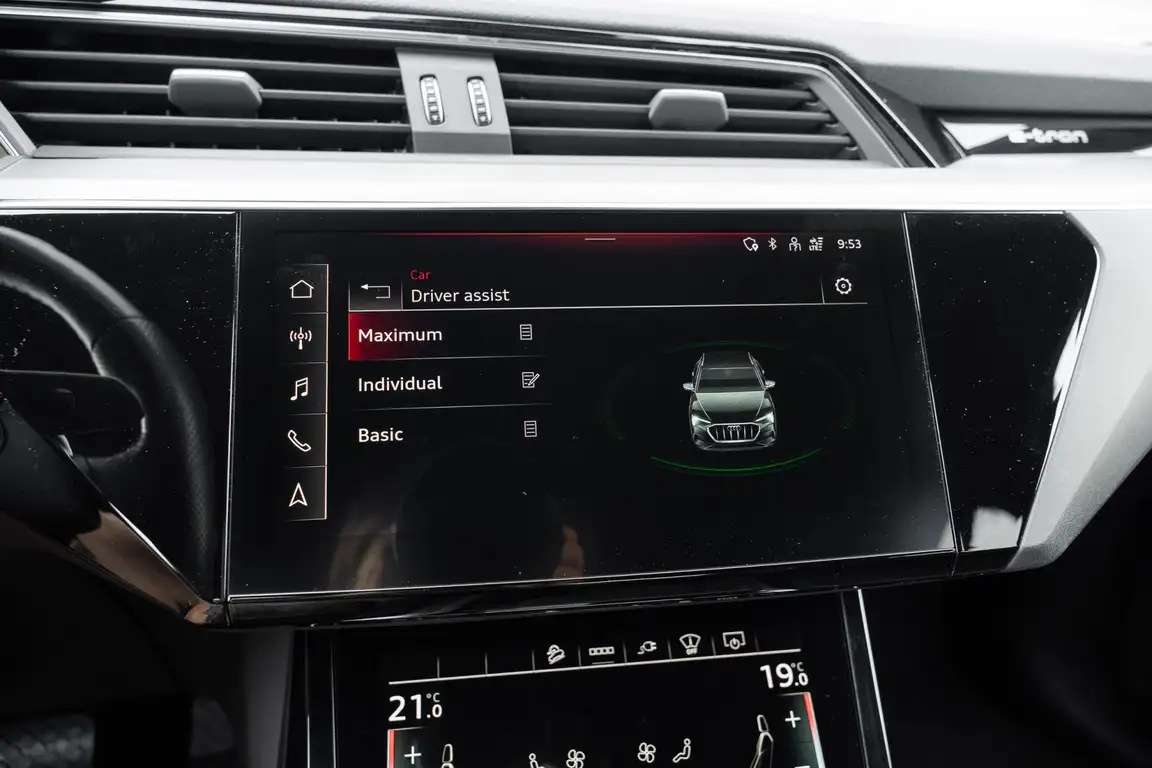 AUDI E-TRON