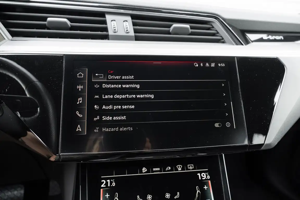 AUDI E-TRON