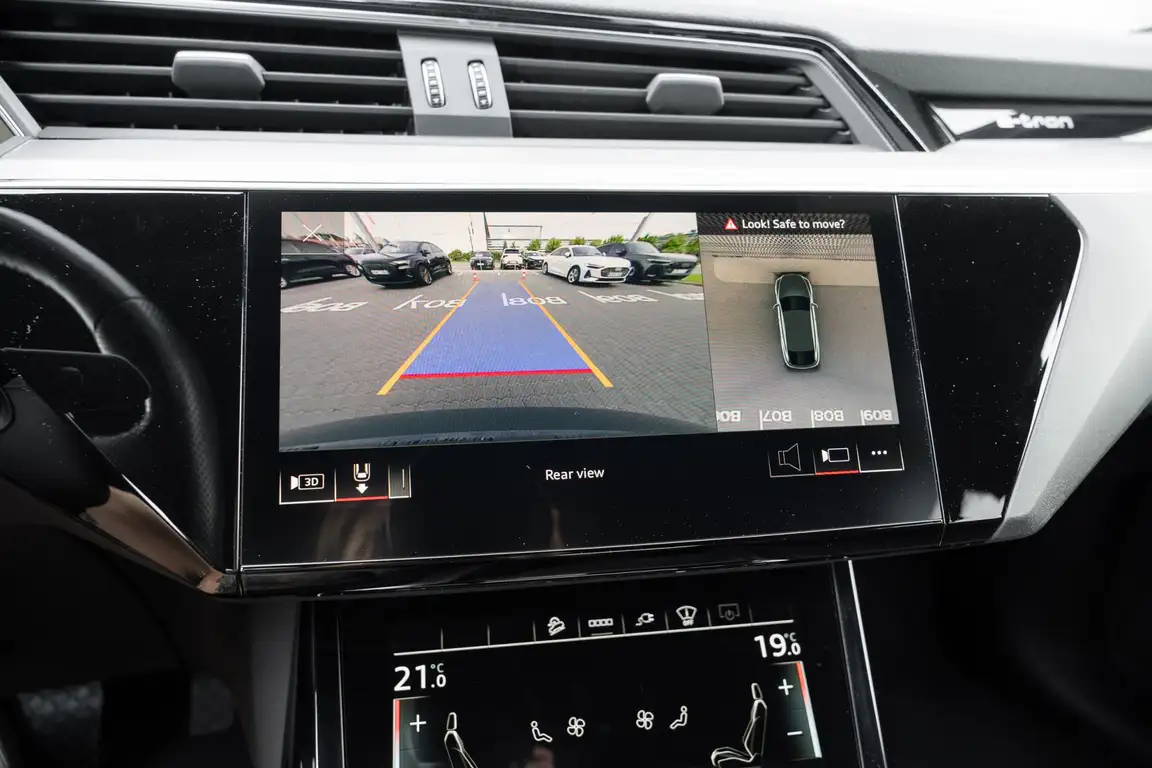 AUDI E-TRON