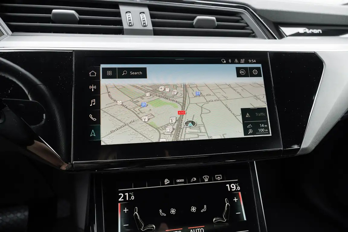 AUDI E-TRON