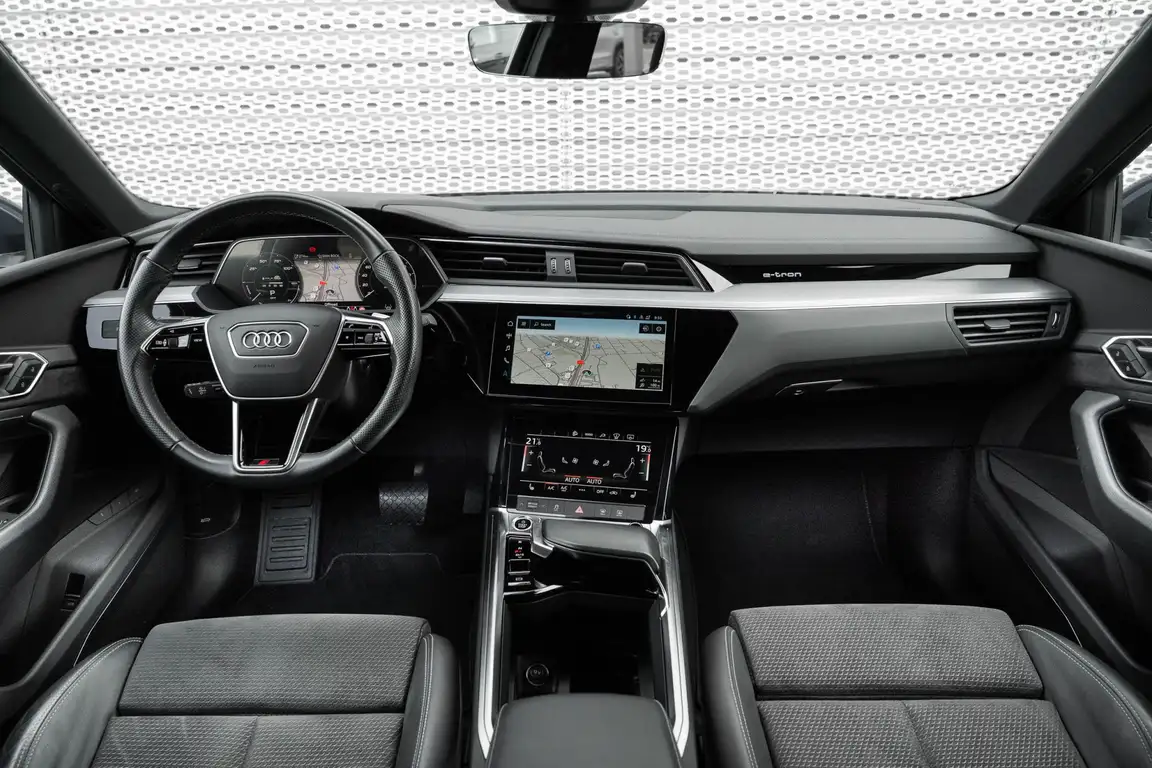 AUDI E-TRON