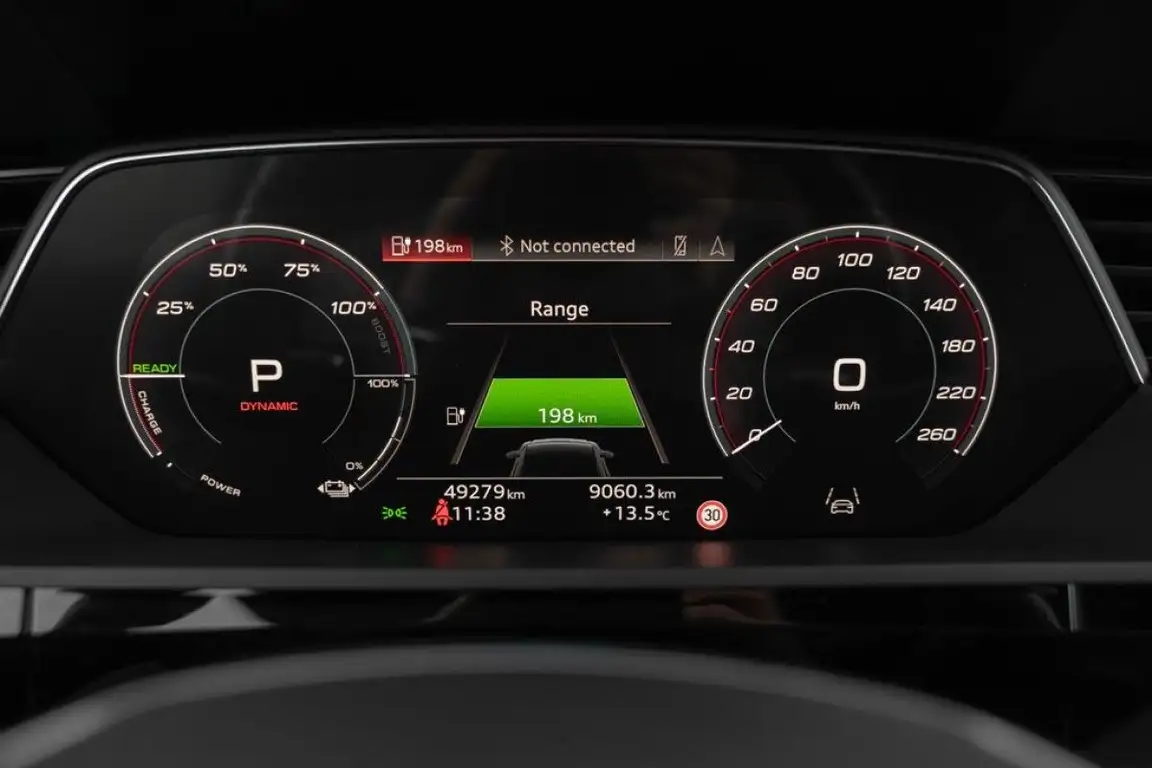 AUDI E-TRON
