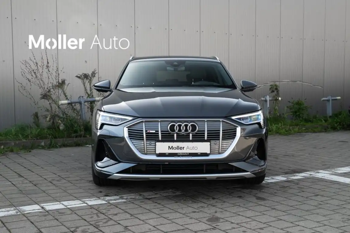 AUDI E-TRON